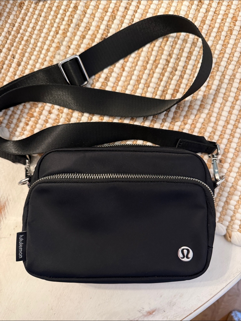 Lululemon everywhere crossbody bag 2L